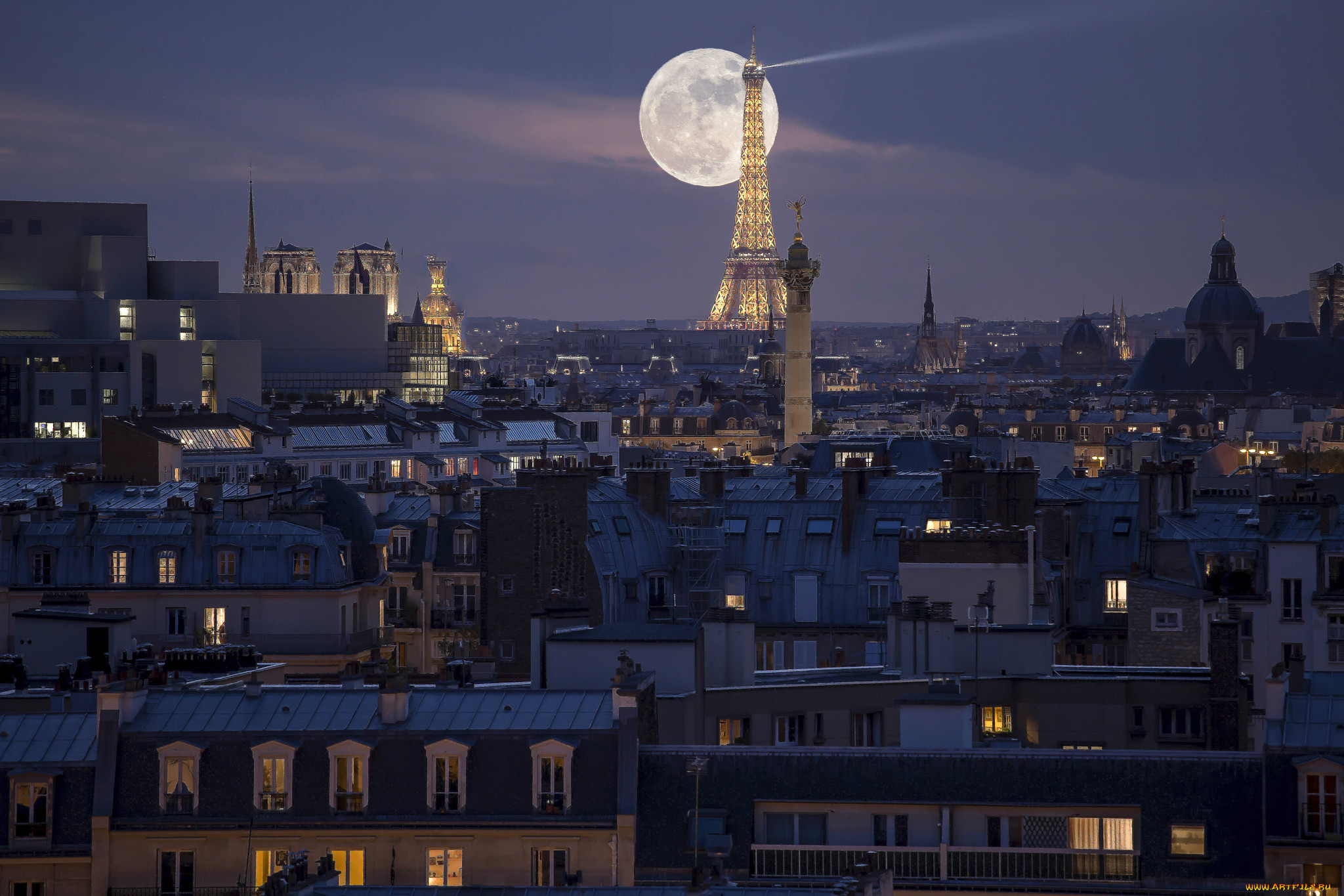 Луна над крышей дома. Париж Эйфелева башня ночью Луна. Франция Париж Сити. Вид на ночной Париж. Ночь над городом.